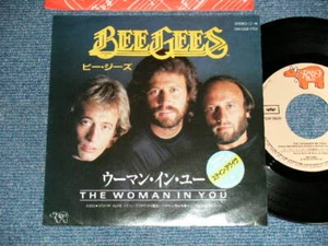 BEE GEES Japan 1983 7DW 0029 NM 7"45 THE WOMAN IN YOU - Imagen 1 de 6