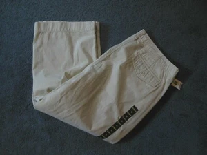 NWT! Oshkosh Womans 14 Beige Crop Capri Pants Deep Pkts Cotton Quality Fabric - Picture 1 of 3