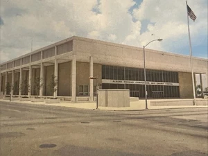 Postal del Centro de Convenciones y Exposiciones Albert Thomas 1968 Houston Texas - Imagen 1 de 11