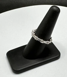 Hübscher Kirk's Folly silberfarbener funkelnder Kristall Bandring Größe 7,75 - Bild 1 von 7