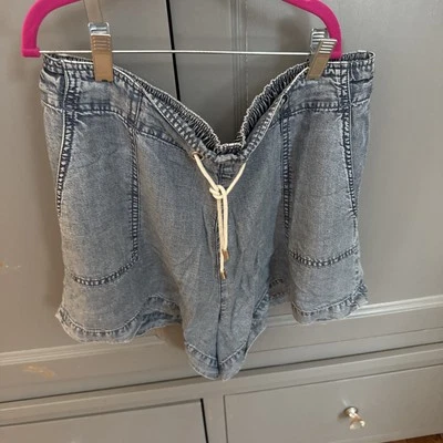 Ladies Denim Shorts UK 14 River Island. New. - Image 1 of 2