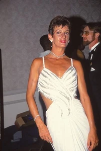 MISS SHARON MITCHELL - ORIGINAL CANDID SLIDE - Bild 1 von 1
