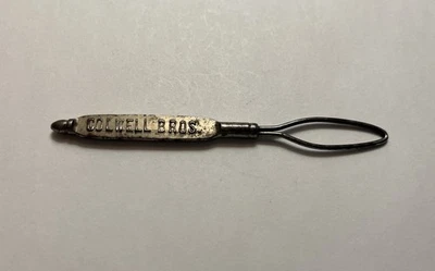 Antiguo gancho de botón para zapatos publicitarios Colwell Bros. Halifax N.S. Foto 1 de 3