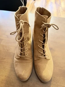 unknown Brand Women’s Lace Up back zipper faux leather Boots Size 8 in tan - Picture 1 of 7