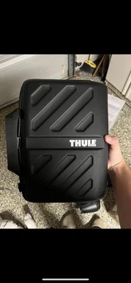 Чехол-перчатка THULE для ноутбука MacBook Pro 13 дюймов - Изображение 1 из 2