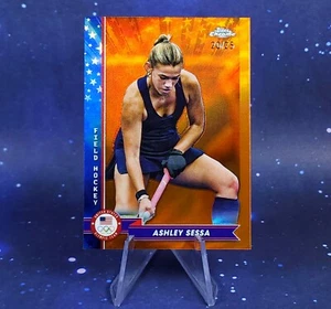 Ashley Sessa /25 2024 Topps Chrome squadra olimpica USA field hockey arancione holo - Foto 1 di 13