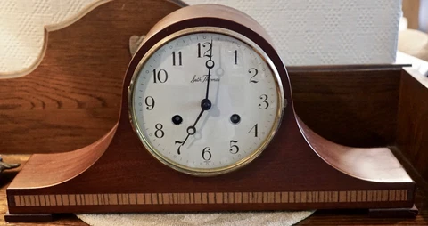 Antique Seth Thomas Clock Lynton 2W Mantle 8 Day Windup/Key Wind w/Key Runs Well Cover