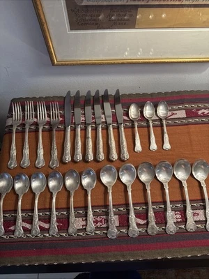Vtg 25 Pc Intricate KINGS Pattern Silverplate Flatware Set Reed & Barton - Image 1 of 4