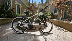 Redfire Mountain Bike, 26 Inch Wheels 21-Speed Shimano Drivetrain - Picture 1 of 9