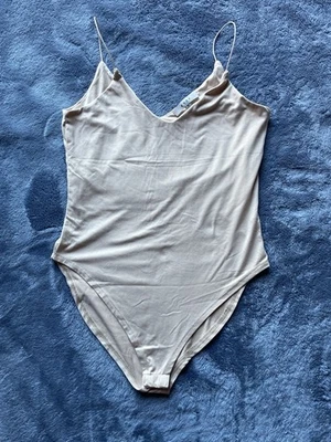 Body Correa Espagueti Verde Oliva Mirada Talla M Foto 1 de 4