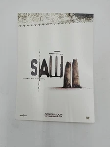 SAW II 2005 MINI POSTER FILM TEATRALE ORIGINALE ARROTOLATO INUTILIZZATO RARO SLASHER 5X7 - Foto 1 di 5