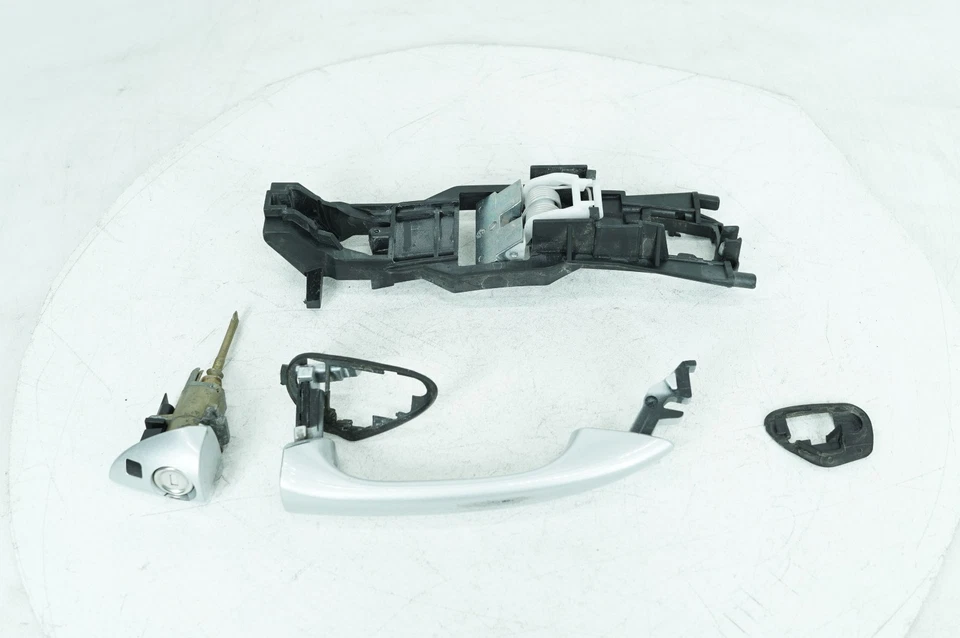 03-09 Mercedes W211 E500 OEM maçaneta externa esquerda dianteira prata 5105 - Imagem 1 de 4