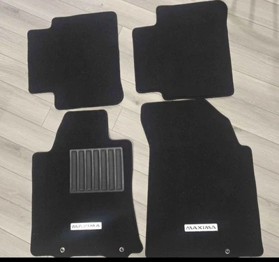 Alfombrillas coche Nissan Máxima ligeras nuevas Foto 1 de 2