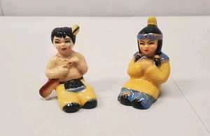 Vintage Indianer Indianer Salz und Pfefferstreuer Set Knien Kanu Japan - Bild 1 von 5