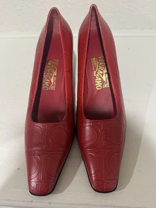 SALVATORE FERRAGAMO GANCINI WOMEN HEELS SZ 10 - Picture 1 of 7