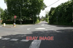 FOTO-KREISVERKEHR AUF DER SPRING LANE COLDEN GEMEINSAMER BLICK ENTLANG DER SPRING LANE. LINKS I - Bild 1 von 1