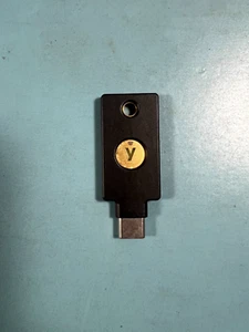 Yubico YubiKey 5C NFC Multi-Faktor Passkey USB-C - Gebraucht - Zurücksetzen - Bild 1 von 2