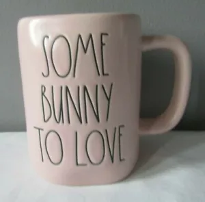 Tazza pasquale rosa nuova collezione Rae Dunn Artisan di Magenta SOME BUNNY TO LOVE - Foto 1 di 6
