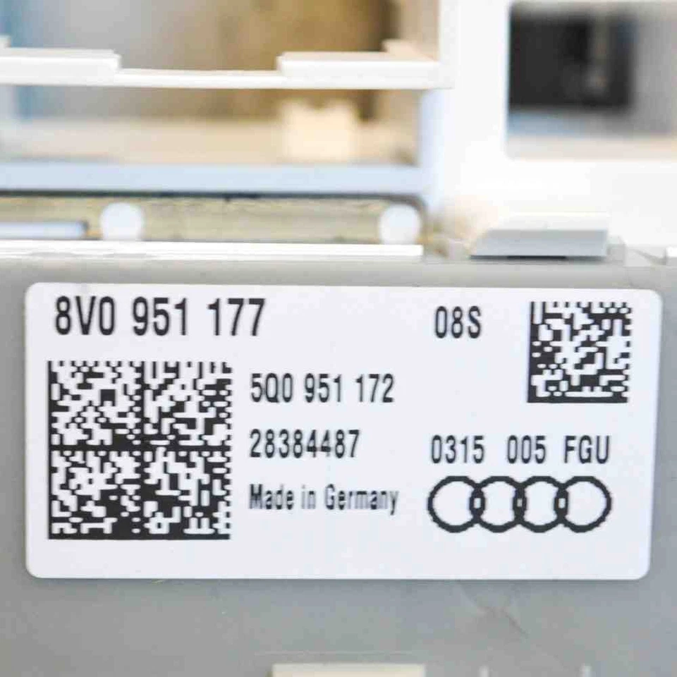 Audi A3 Sportback 8VA, 8VF Interior Light 5Q0951172 8V0947135A 1.6 Diesel 3406405 - Image 1 of 4