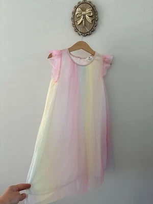 Vestido colorido plisado brillante de H&M para niñas Foto 1 de 2