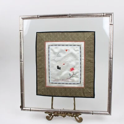 Estudio de marco de cuarzo de madera plateada grúa blanca floral bordado seda china de colección Foto 1 de 4