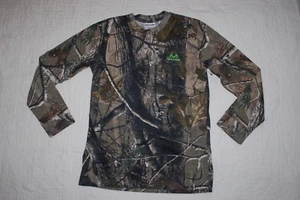 Boys L/S Tee Shirt REALTREEE CAMOUFLAGE Green Logo WOODSY TREES Crew Neck SIZE M - Picture 1 of 1