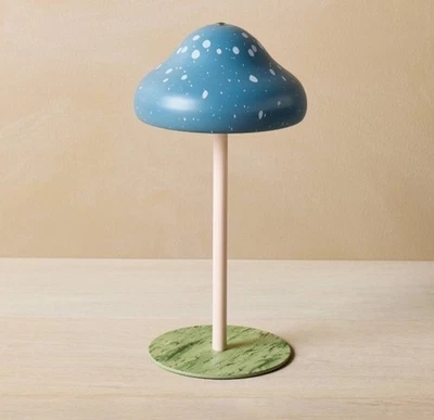 Abajur de mesa John Derian para Target 2025 azul cogumelo 10,5 polegadas ativado por toque USB - Imagem 1 de 4