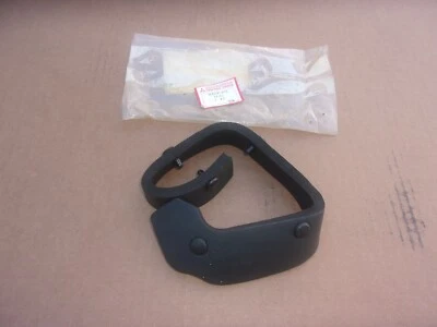 1974 1975 1976 1977 Dodge Colt NOS Mitsubishi selo dianteiro esquerdo para-lama - Imagem 1 de 2