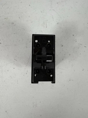 FPE FEDERAL PACIFIC 301G, 240V, 30 AMPERIOS BLOQUE DE FUSIBLES EXTRAÍBLE, 30A, 2 polos. Soporte Foto 1 de 4