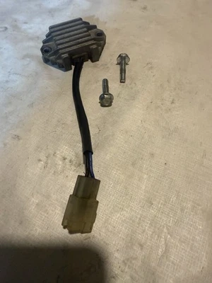 Yamaha WR400F wr400 wr426f 2000 regulador de voltaje rectificador 5GS-81910-50-00 fabricante de equipos originales Foto 1 de 3