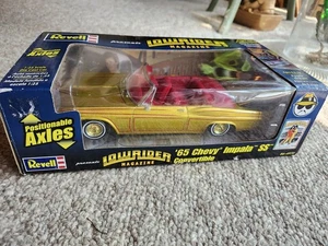 Chevy Impala SS 1965 convertible - cargador Lowrider 1/25 Revell 2004 - Imagen 1 de 12