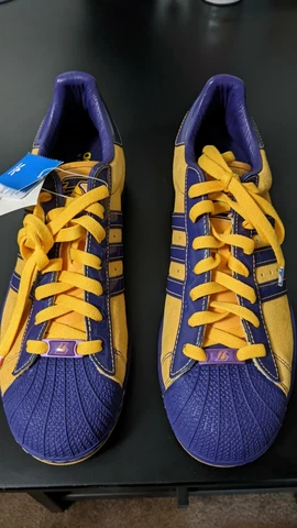 Adidas Superstar NBA Los Angeles Lakers Mens Shoes US 11- New with tags Cover