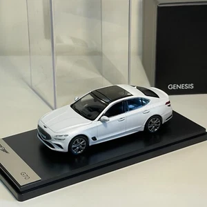1/43 Hyundai Genesis G70 Facelift 2023 *Korea Exclusive **Flat White/Burgundy - Picture 1 of 7