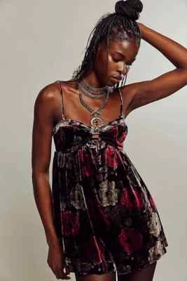 Mameluco floral de terciopelo Luna Free People para mujer en negro lavado combo talla S Foto 1 de 4