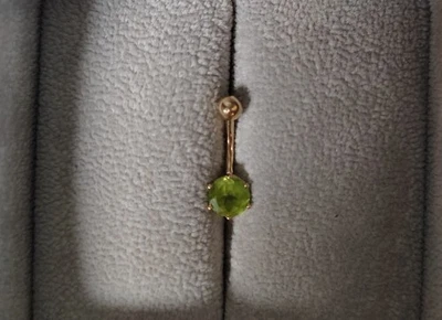 Натуральный драгоценный камень штанга для пирсинга живота из чистого желтого золота 14 карат и перидота - Изображение 1 из 4