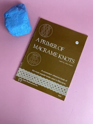 Vintage Un primer di nodi di macramè di Mickey Baskett, pubblicazione artigianale Inc 7117 - Immagine 1 di 4