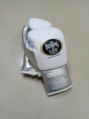 Guantes de boxeo de cuero plateados y blancos con cordones - Equipo de entrenamiento y sparring premium. Foto 1 de 3