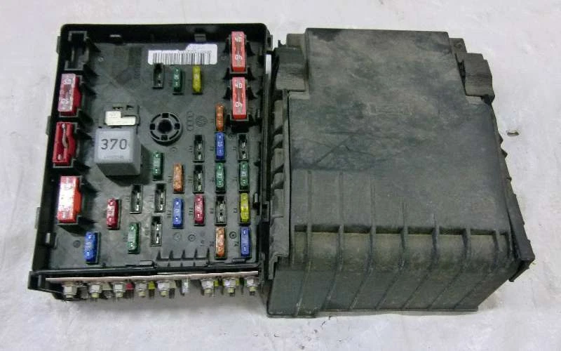 VW Passat 3AA 3C Cc Centralina Elettrica Scatola Dei Fusibili 3C0937125 - Immagine 1 di 1