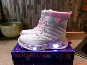 Neu Mädchen/Jugend Skechers Heart Lights Winterstiefel Größe 5M - Bild 1 von 6