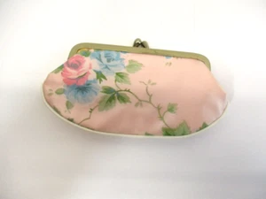 Vintage Plastic Kiss Lock Coin Change Purse Wallet Pink Floral 5” x 2.5” - Picture 1 of 11
