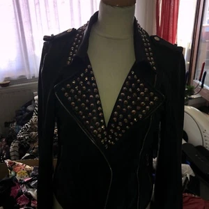 Zara Woman Premium 100% Echtleder Lederjacke mit stylishen Nieten Leder Jacke M - Bild 1 von 2