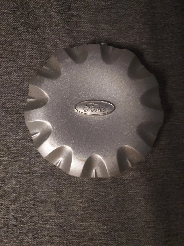 Ford Windstar 1999-2003 15" OEM tapa central plateada XF22-1A096-AB 3323 - uno/1* Foto 1 de 1