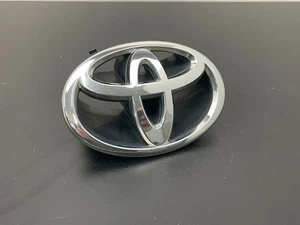 2006 - 2010 Toyota Sienna Front Chrome Emblem Script Badge Logo Symbol OEM #111# - Foto 1 di 13