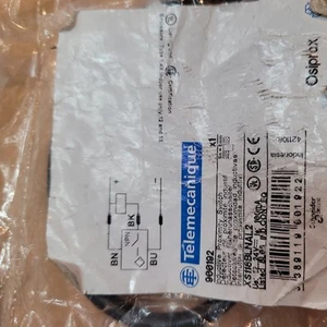 TELEMECANIQUE SENSORS XS118BLNAL2 / XS118BLNAL2 (BRAND NEW) - Picture 1 of 2