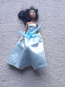 Disney Prinzessin & der Frosch Tiana Puppe 2 in 1 Ballkleid Überraschung blau grün Kleid - Bild 1 von 3
