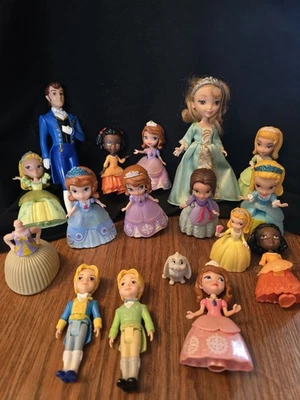 Lote de figuras de princesas de juguete y la familia real de Disney Sofía  Foto 1 de 3