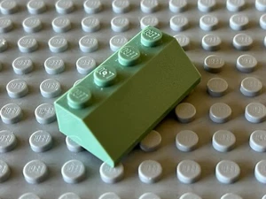 LEGO Sand green Sandgreen Slope 45 2x4 Ref 3037 / Set 76389 76402 76387 76413 - Picture 1 of 1