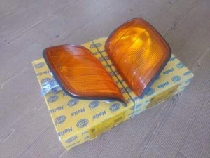 MERCEDES W124 LEFT&RIGHT SIDE TURN INDICATOR, COMPLETE, COLOR: AMBER, HELLA - Picture 1 of 12