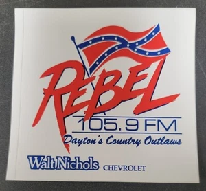 Vintage Rebel 105.9 FM Dayton Country Radiosender Aufkleber Fensteraufkleber 1980er - Bild 1 von 2