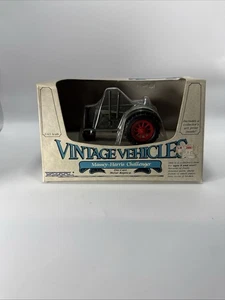 ERTL Vintage Vehicles Massey-Harris Challenger Tractor 1/43 Scale in Box - Picture 1 of 6